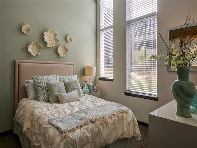 Large Bedroom with Tall Ceilings - The Flats at Taylor Place