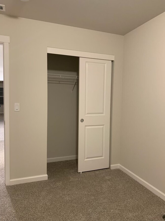 Building Photo - 3314 SE Farrow Ln