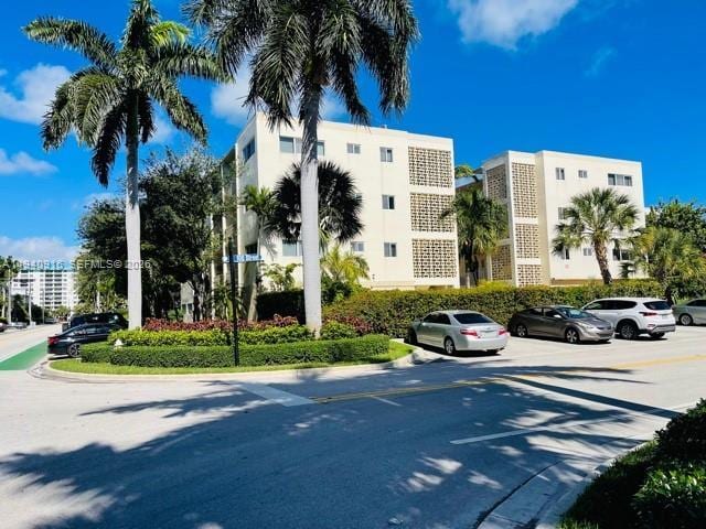 Foto del edificio - 10001 W Bay Harbor Dr