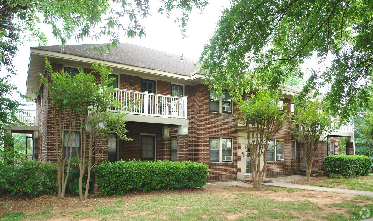 Primary Photo - Sutton Apartments
