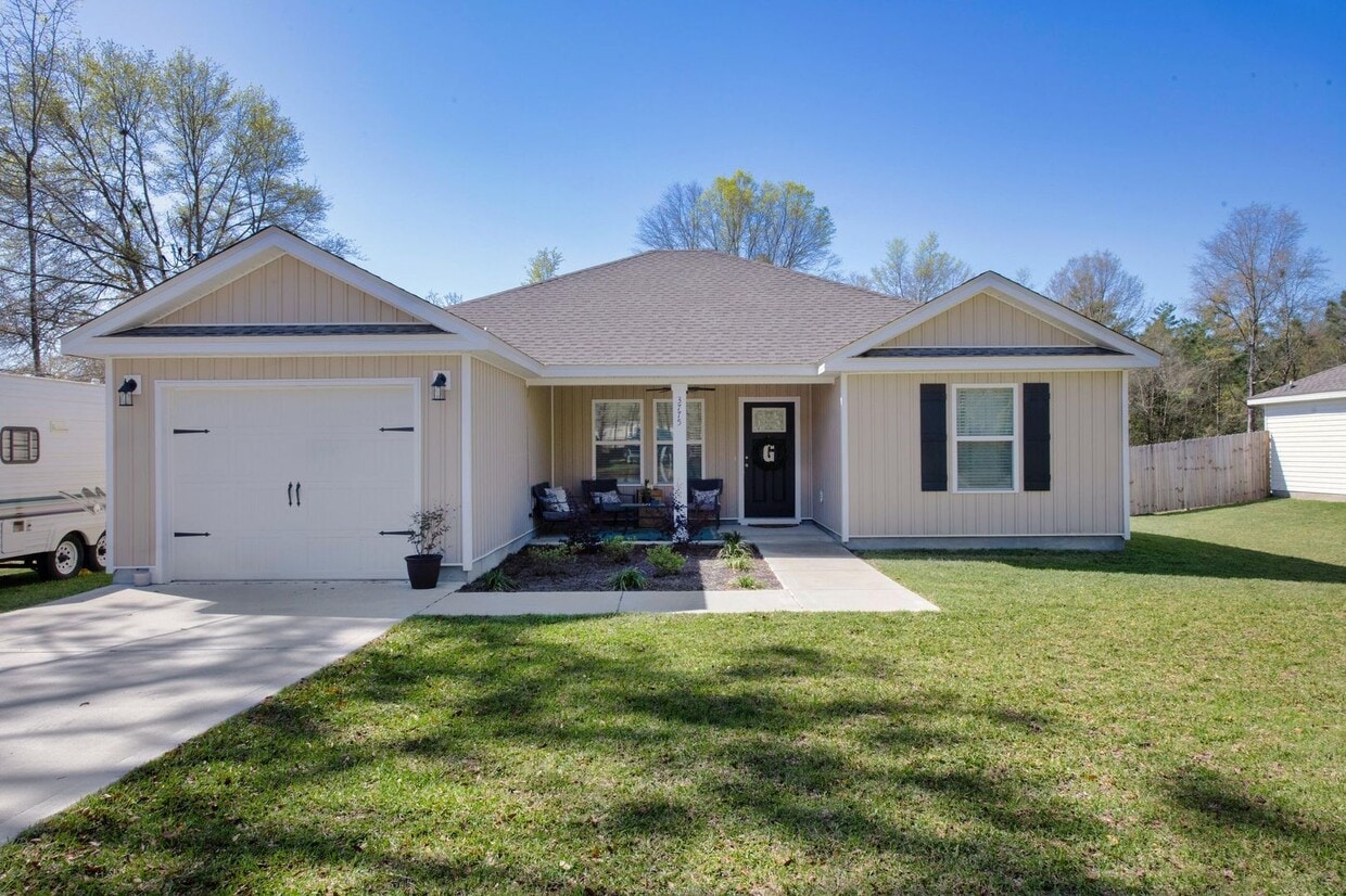 Primary Photo - 3 bedrooms 2 bathrooms
