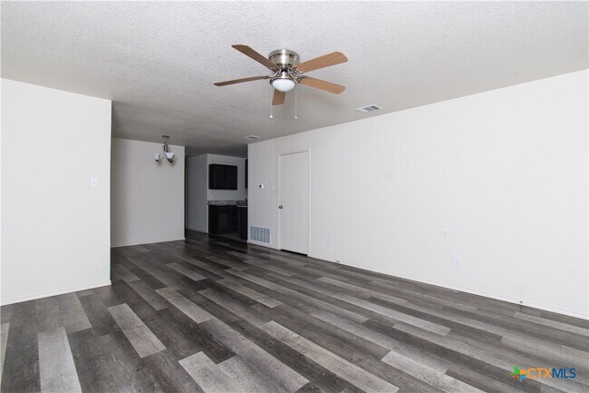 Foto del edificio - 1308 Liberation Ln