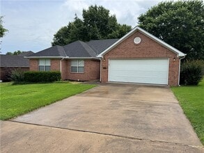 Building Photo - 4905 Hawthorne Way