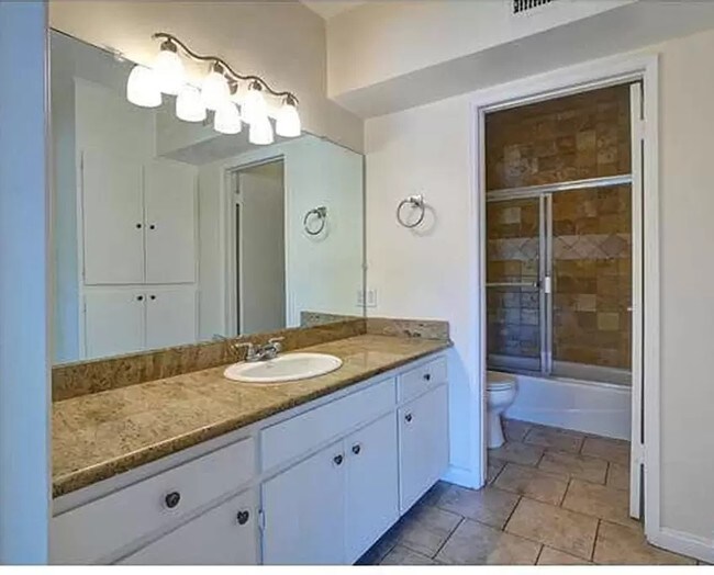 Foto del edificio - 4524 Tujunga Ave