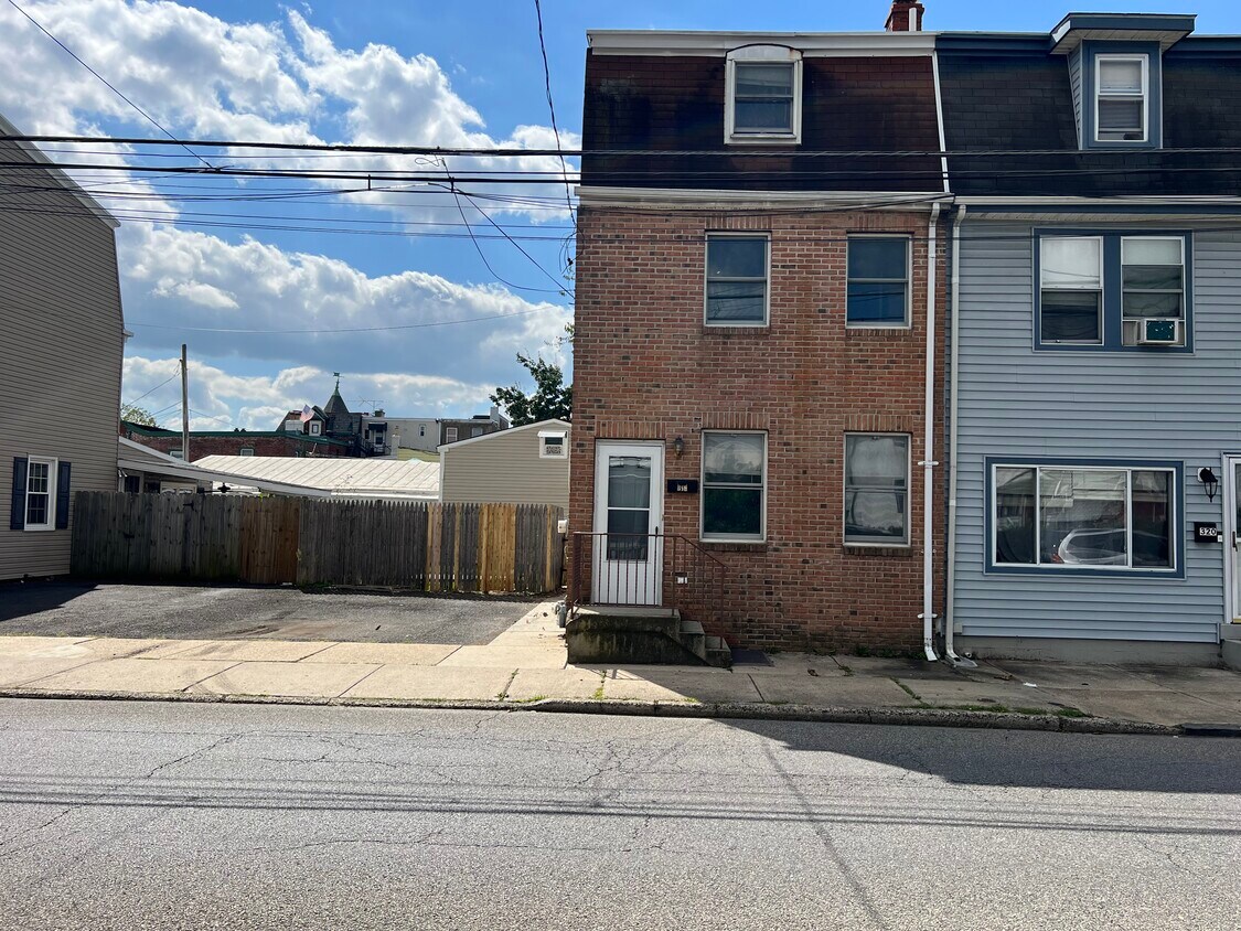 318 Market St, Bristol, PA 19007 House Rental in Bristol, PA