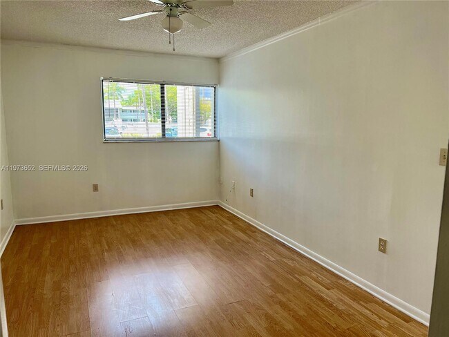 Foto del edificio - 20761 NE 4th Pl