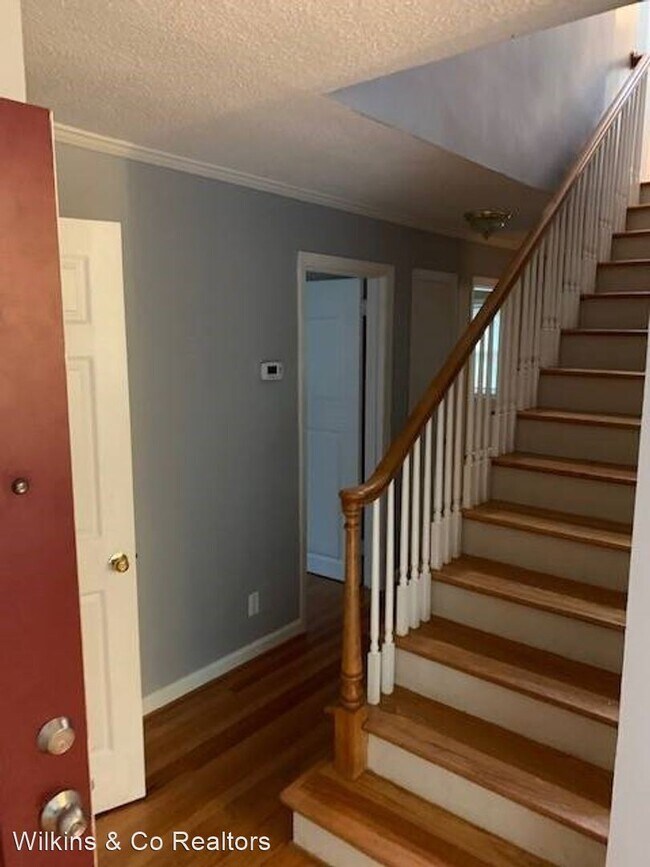 Building Photo - 5 br, 3 bath House - 249 Shamrock Dr