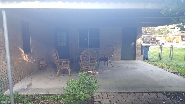 Building Photo - 3 br, 2 bath House - 402 Toronto Dr
