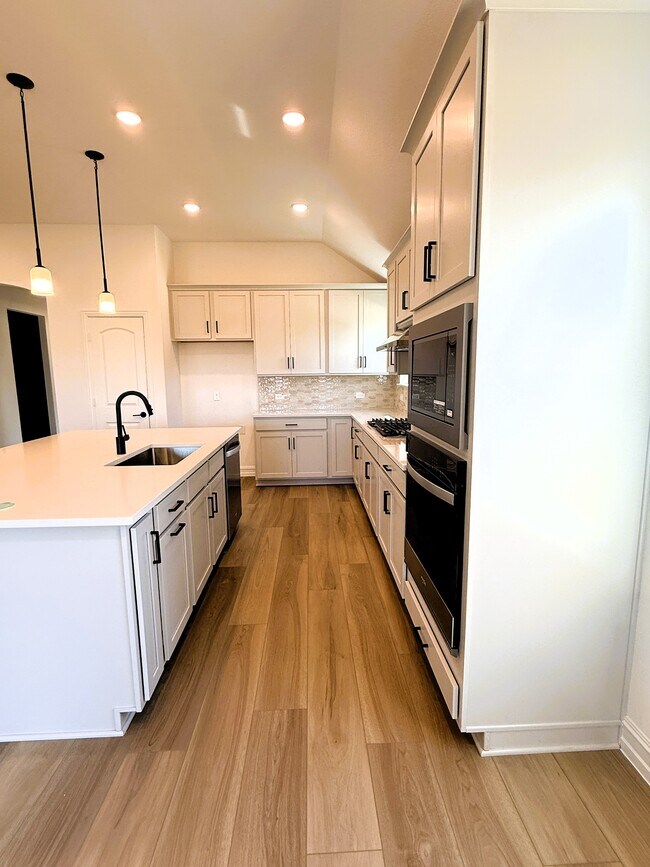Foto del edificio - 4349 Noble Ln