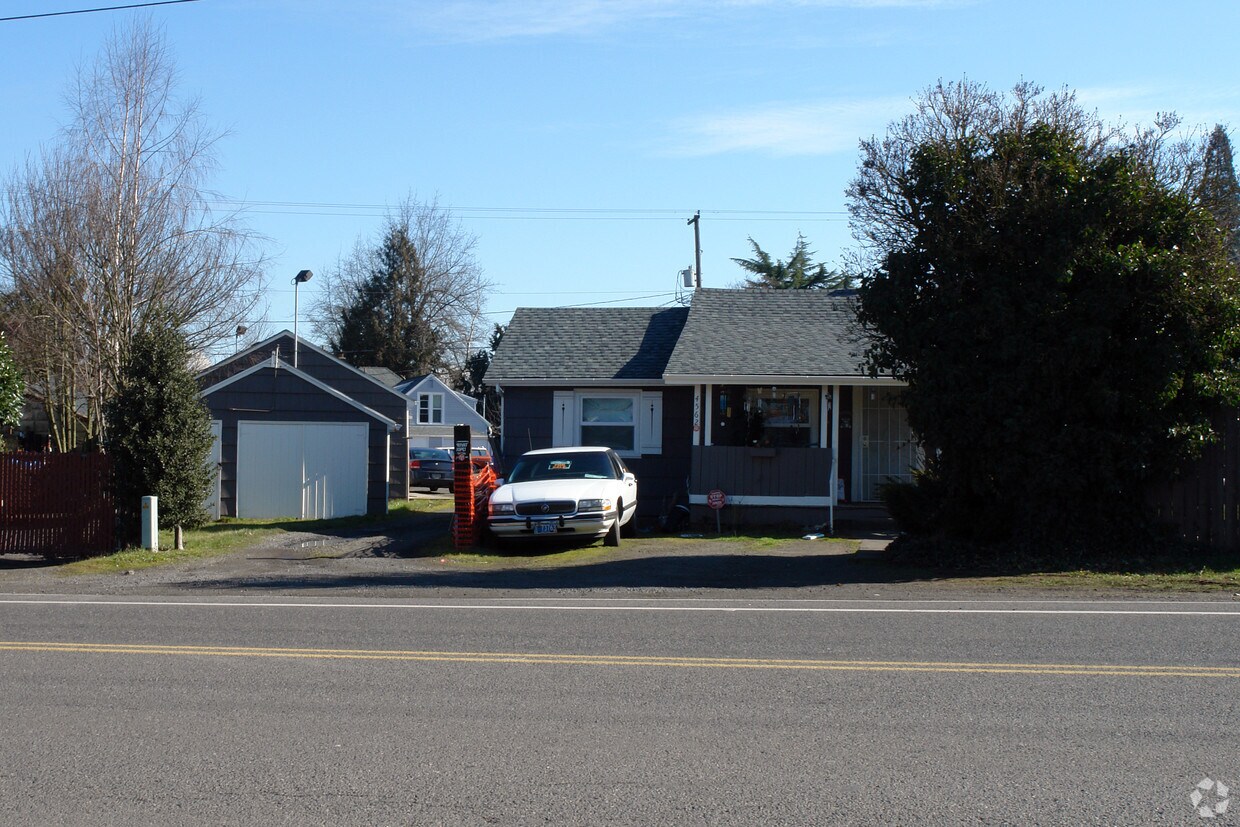 Building Photo - 4562 NE Cully Blvd