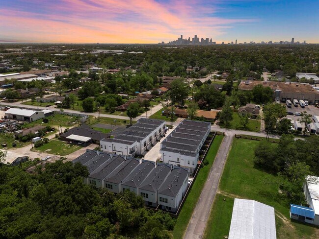 Foto del edificio - 4509 Whitney Pkwy