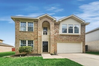 Building Photo - 4405 Statesman Ln