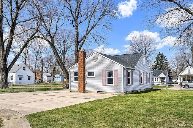 Building Photo - 7451 Cavell St