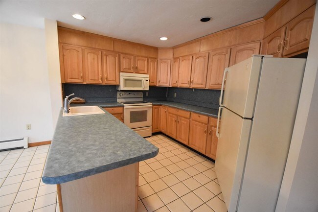 Building Photo - 12 Nestledown Dr