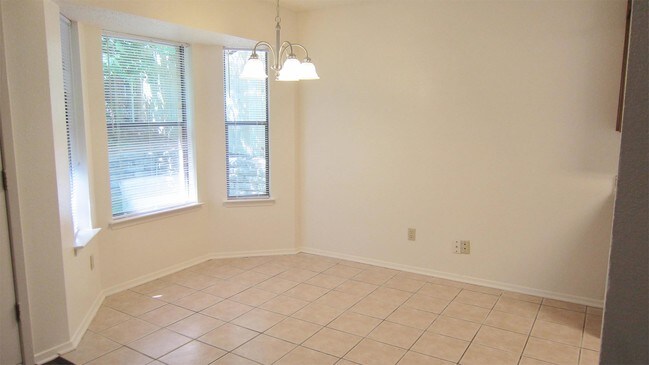 Building Photo - 1840 Briar Run