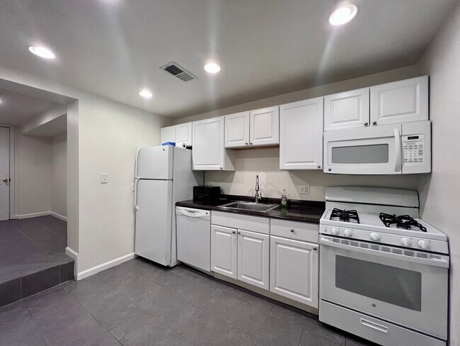 Foto del edificio - 1446 Parkwood Pl NW