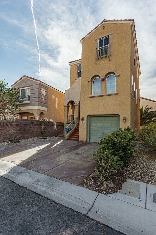 Foto del edificio - 3 story home