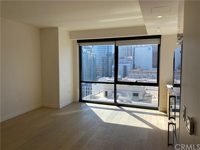 Building Photo - 400 S Broadway