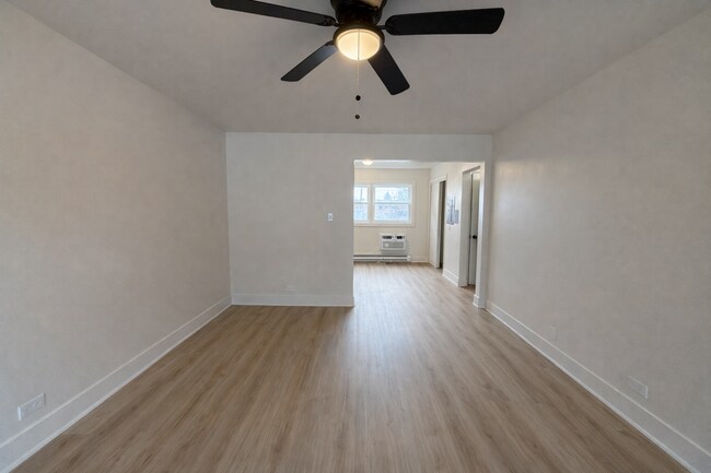 Building Photo - 11043 S Longwood Dr