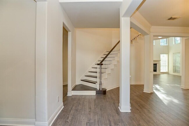 Building Photo - 1603 Lakeside Enclave Dr