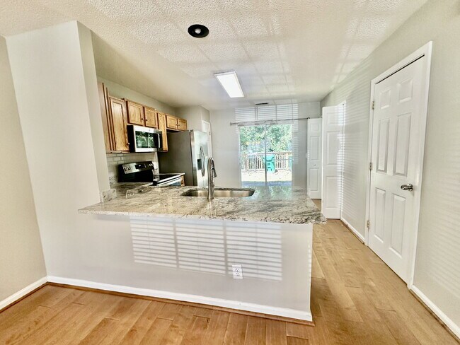 Foto del edificio - Three Bedroom, Townhome in The Farm!