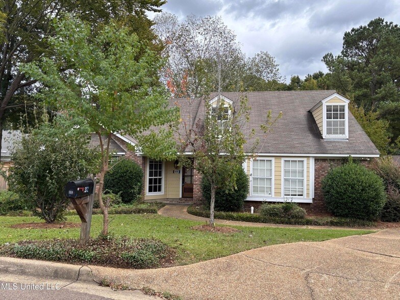 Foto principal - 132 Hillcrest Way