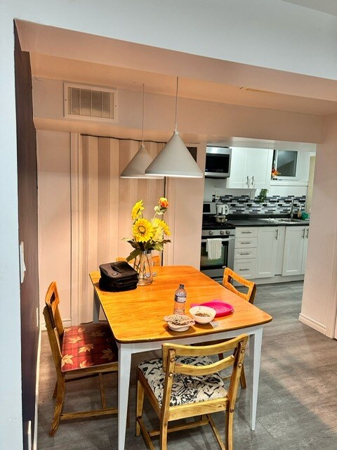 Photo du bâtiment - 1500 Upper Sherman Av