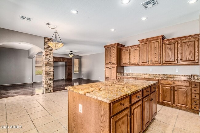Building Photo - 731 W Indigo Dr