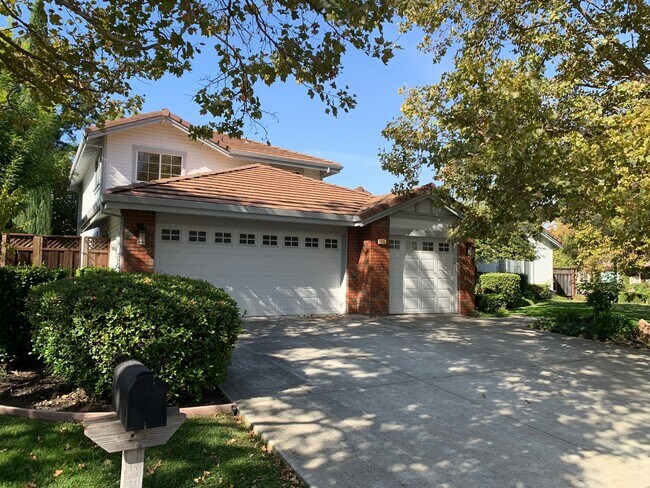 Building Photo - Gorgeous Walnut Creek Home!