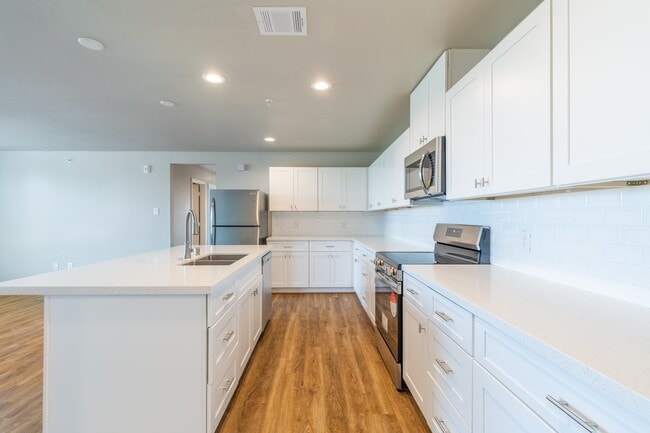 Building Photo - 231 Pk Pl Cir