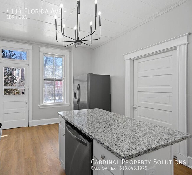 Building Photo - NEWLY RENOVATED 1BEDROOM GREAT LOCATION!