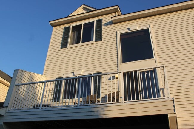 Large deck above garage - 3843 Abercrombie Ln