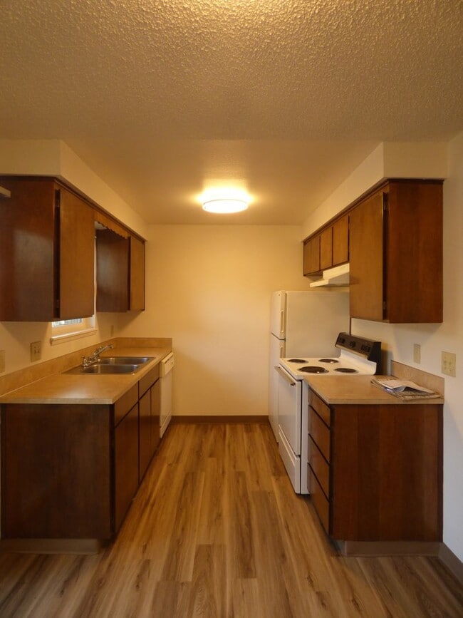 Building Photo - 1160-1180 18th St SE Salem, OR 97302