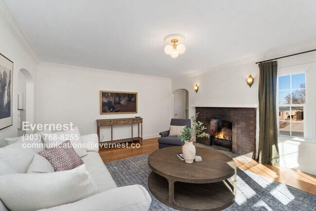 Foto del edificio - Spacious 4-Bedroom Home with Basement, Pat...