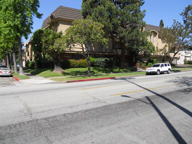 Building Photo - 1719 Fremont Ave