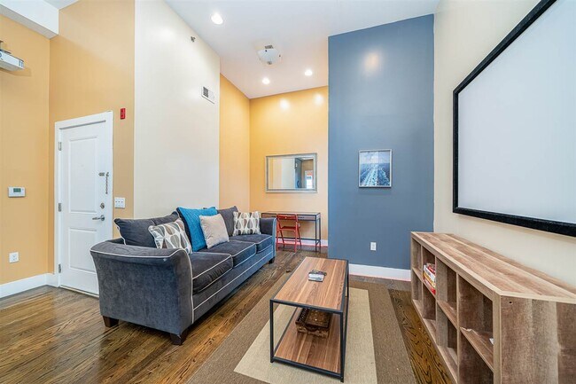 Foto del edificio - 646 Montgomery St