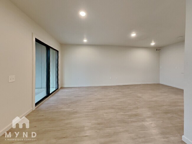 Building Photo - 1130 Babcock Rd Unit 230