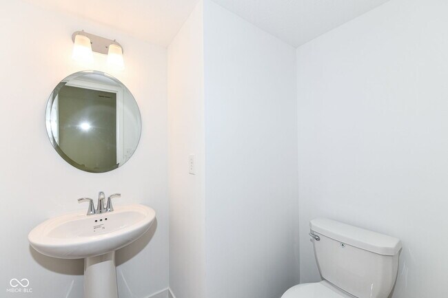 Foto del edificio - 9325 Somerford Dr
