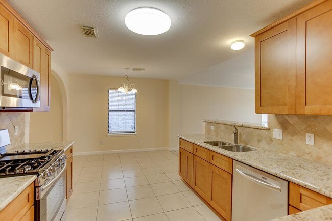 Building Photo - 9319 Parkmore Dr