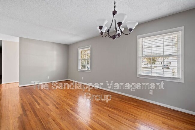 Building Photo - 628 Highwood Cir