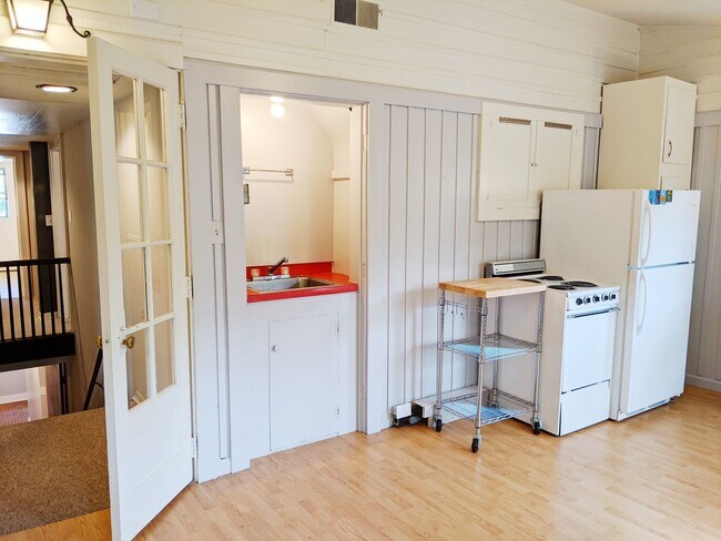 Foto del edificio - Clark Triplex