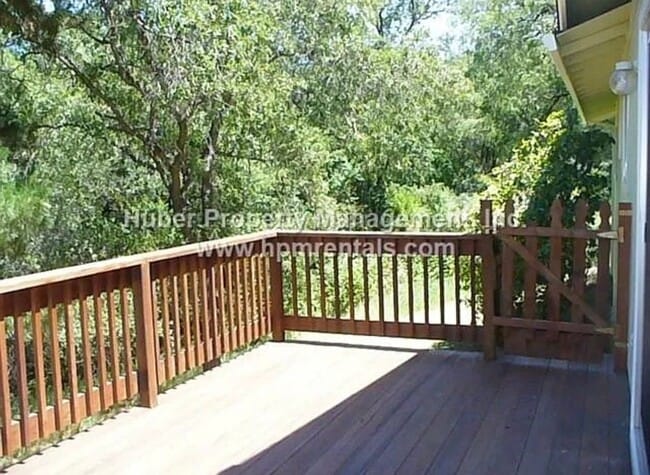 Building Photo - Peaceful Country Living with Stunning Views