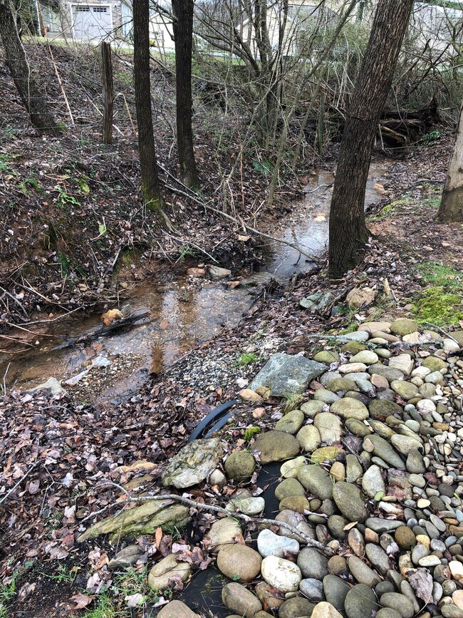 Foto del edificio - 940 Glenn Bridge Rd SE