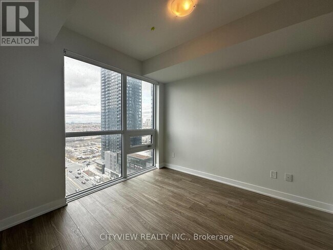 Photo du bâtiment - 430-1430 Square One Dr