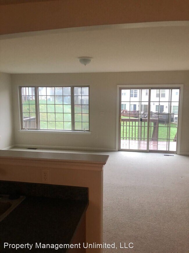 Building Photo - 3 br, 2.5 bath House - 450 Carriage Ln