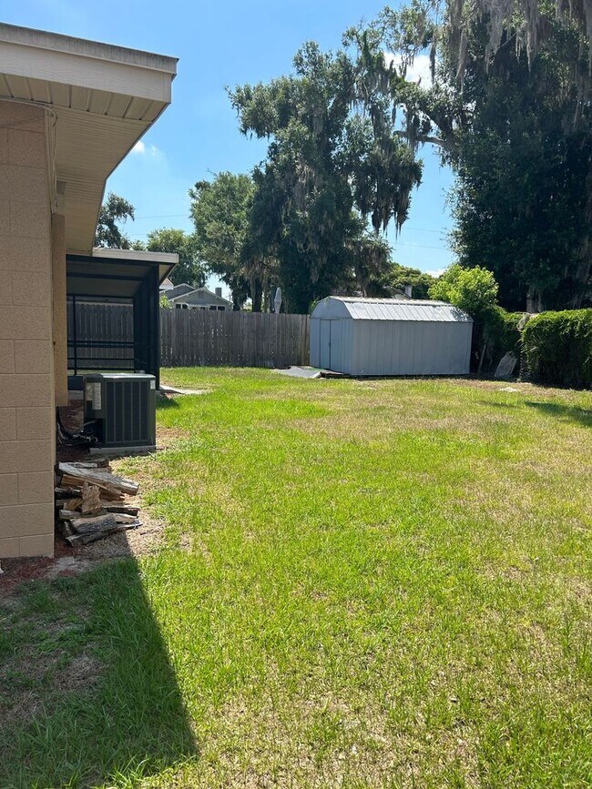 Foto del edificio - Three bedroom one bath - Bartow