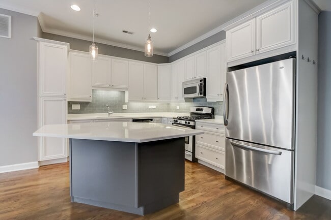 Kitchen - 819 Foster St