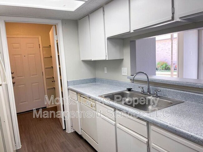 Foto del edificio - 2618 Alcott Ln