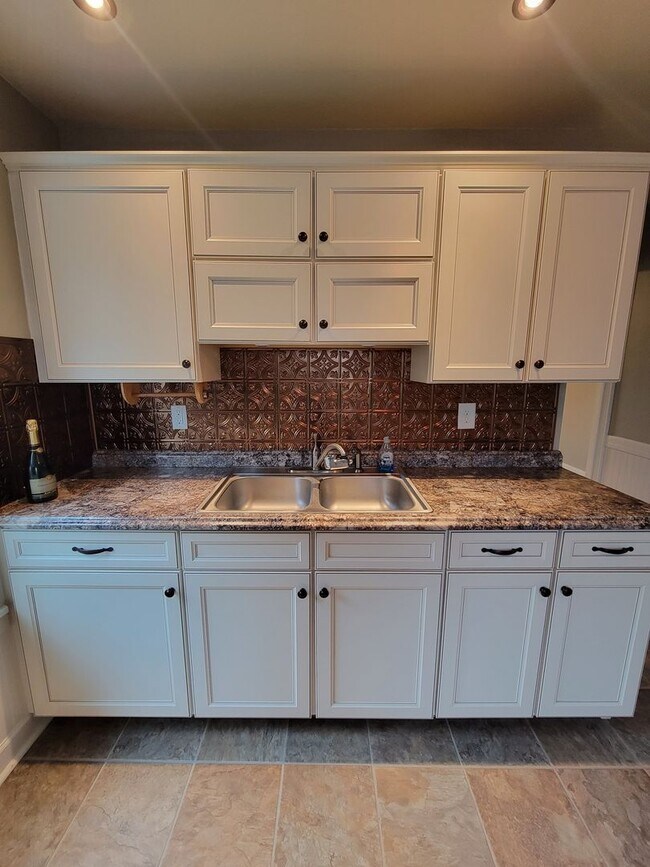 Foto del edificio - 5176-5178 Greenvillage Road