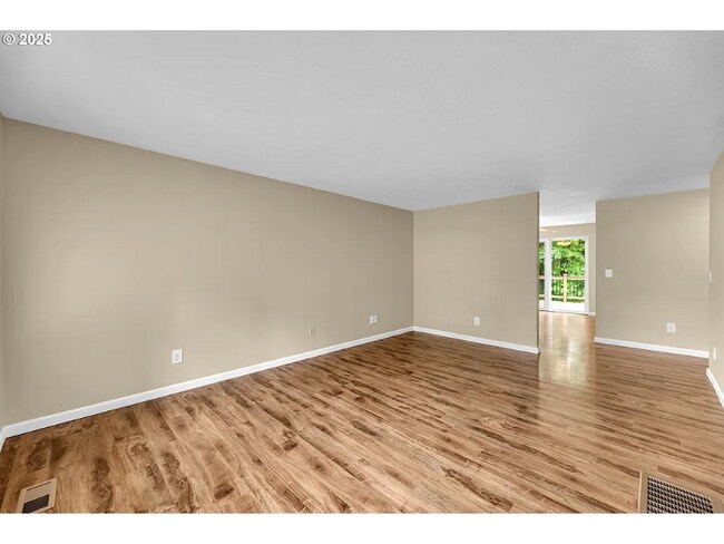 Foto del edificio - 1320 NW Maple Ln